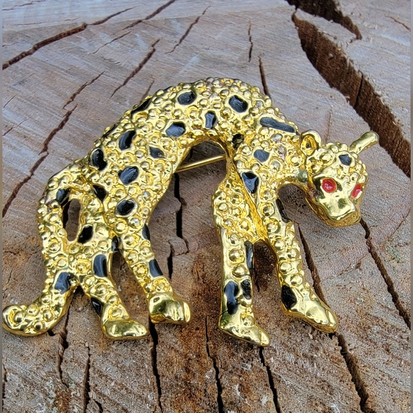 VIntage JAGUAR Cat Gold and Black enamel Brooch. - Picture 1 of 4